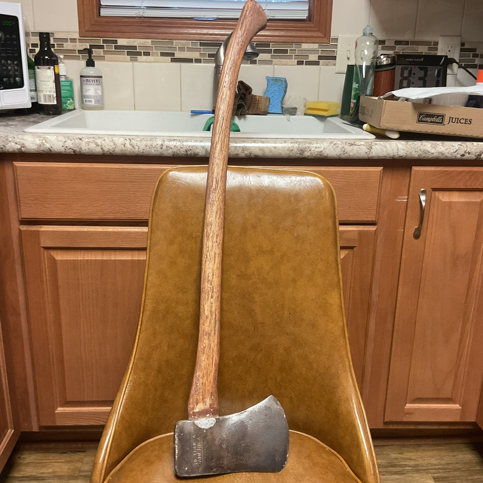 Vintage TRUE AMERICAN AXE.. 34 Inch. Good Handle.. Vintage TRUE AMERICAN AXE.. 34 Inch. Good Handle..