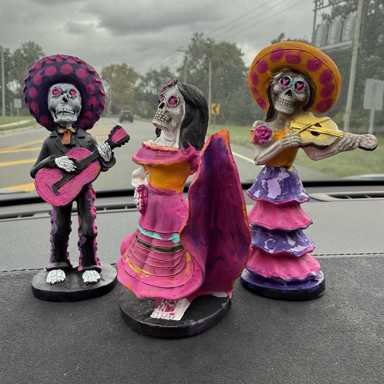 Day of the Dead Catrina Skeleton Halloween Figurines Set of 3 Polyresin Momentum Day of the Dead Catrina Skeleton Halloween Figurines Set of 3 Polyresin Momentum