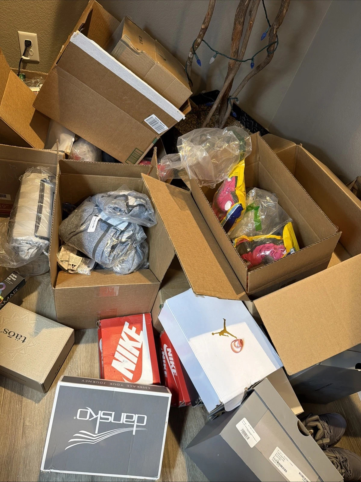 Premium Quality Liquidation Box – High Resale Value Target TJ Maxx Walmart small Premium Quality Liquidation Box – High Resale Value Target TJ Maxx Walmart small