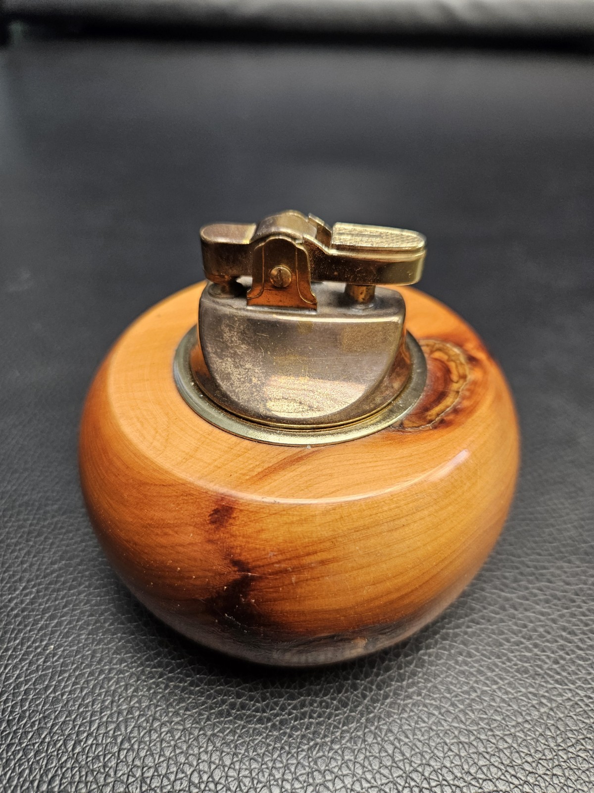 ((Look)) Rare Vintage Ceder Wood Table Lighter Made In Bermuda ((Look)) Rare Vintage Ceder Wood Table Lighter Made In Bermuda