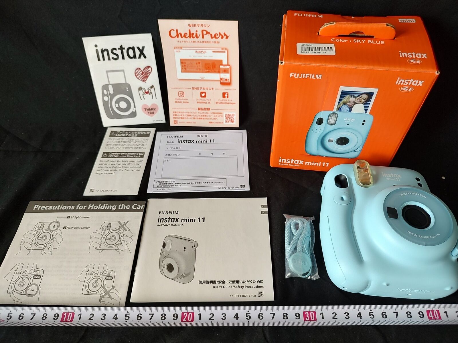 Fujifilm Instax mini 11 instant film Camera w/manual, box set, Untested-g0422-