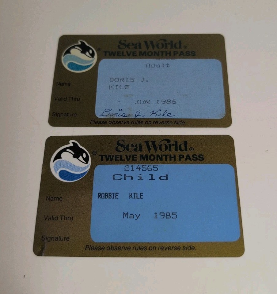 VINTAGE SEA WORLD 1985 12 MONTH PASS SHAMU AMUSEMENT PARK LOT (2) ADULT + CHILD VINTAGE SEA WORLD 1985 12 MONTH PASS SHAMU AMUSEMENT PARK LOT (2) ADULT + CHILD