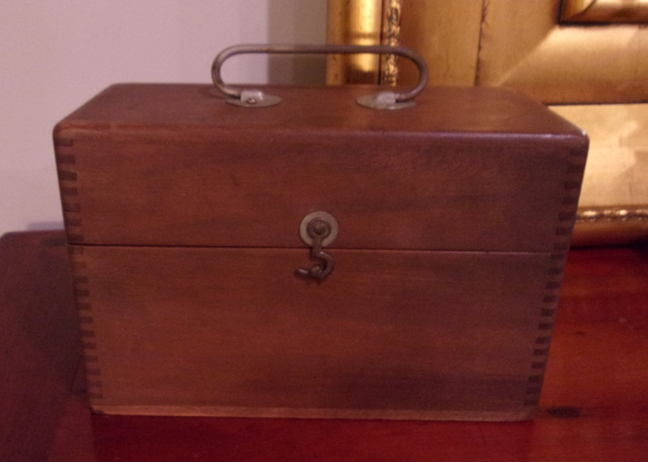 Old Vintage Wooden Utility Storage Box Dovetail Finger Joints Old Vintage Wooden Utility Storage Box Dovetail Finger Joints