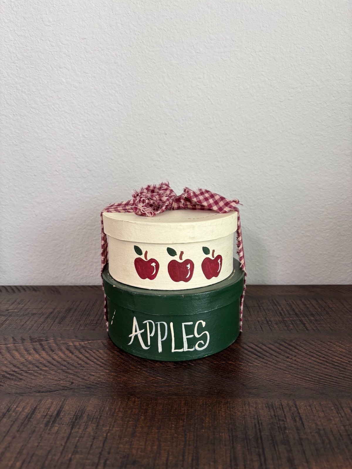Vintage 90s Country Primitive Stacking Apple Boxes Round Papier-Mache Nesting Vintage 90s Country Primitive Stacking Apple Boxes Round Papier-Mache Nesting