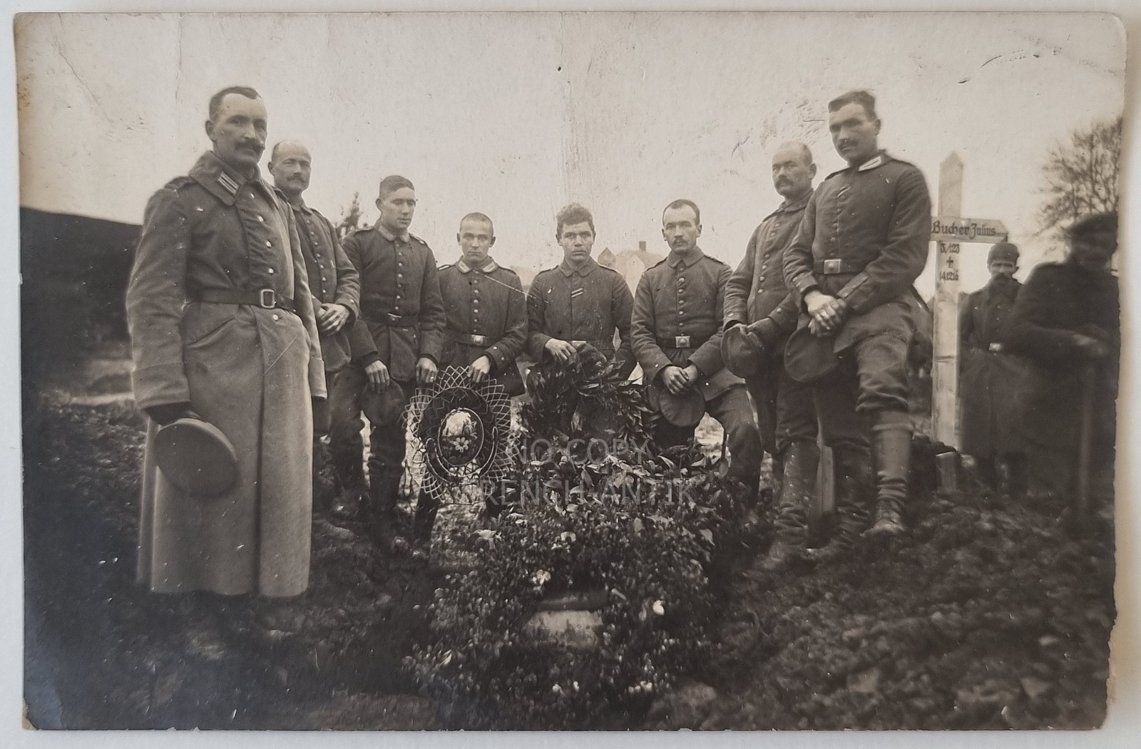 Postcard / Photo - German Soldiers at Soldiers Funeral / Grave - WWI from 1915, Rare Postcard / Photo - German Soldiers at Soldiers Funeral / Grave - WWI from 1915, Rare