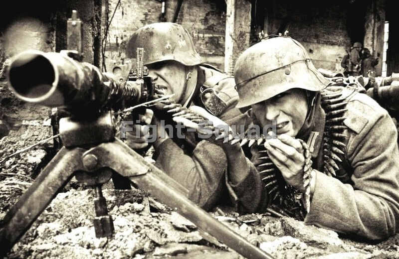 WW2 Picture Photo France 1944 German Soldiers Firing a Machine Gun 3915
