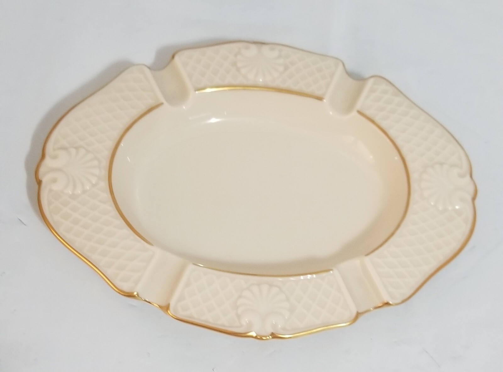 Vintage Lenox Gold Trim Shell Design Astray 8" x 6" Excellent condition Vintage Lenox Gold Trim Shell Design Astray 8" x 6" Excellent condition