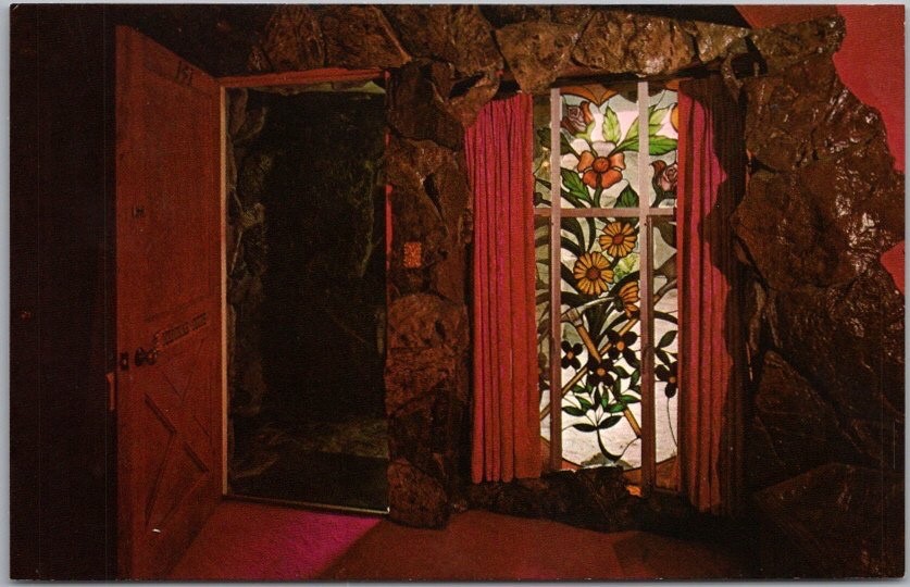 c1960s MADONNA INN POSTCARD San Luis Obispo CA "Room 141 - MADONNA SUITE" Unused c1960s MADONNA INN POSTCARD San Luis Obispo CA "Room 141 - MADONNA SUITE" Unused