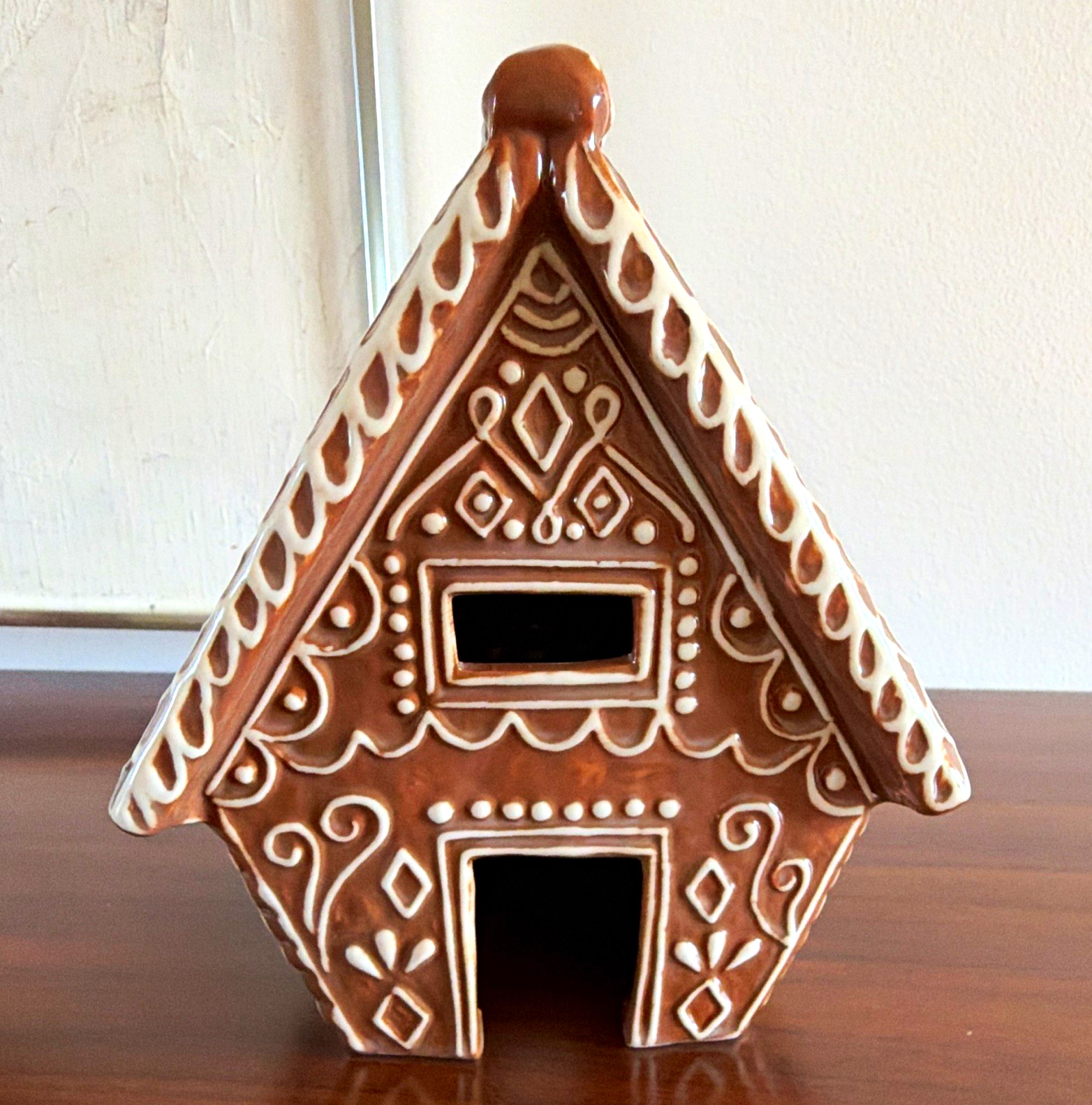 Pottery Barn Hand-crafted Ceramic Gingerbread Village House Small 6.75” Pottery Barn Hand-crafted Ceramic Gingerbread Village House Small 6.75”