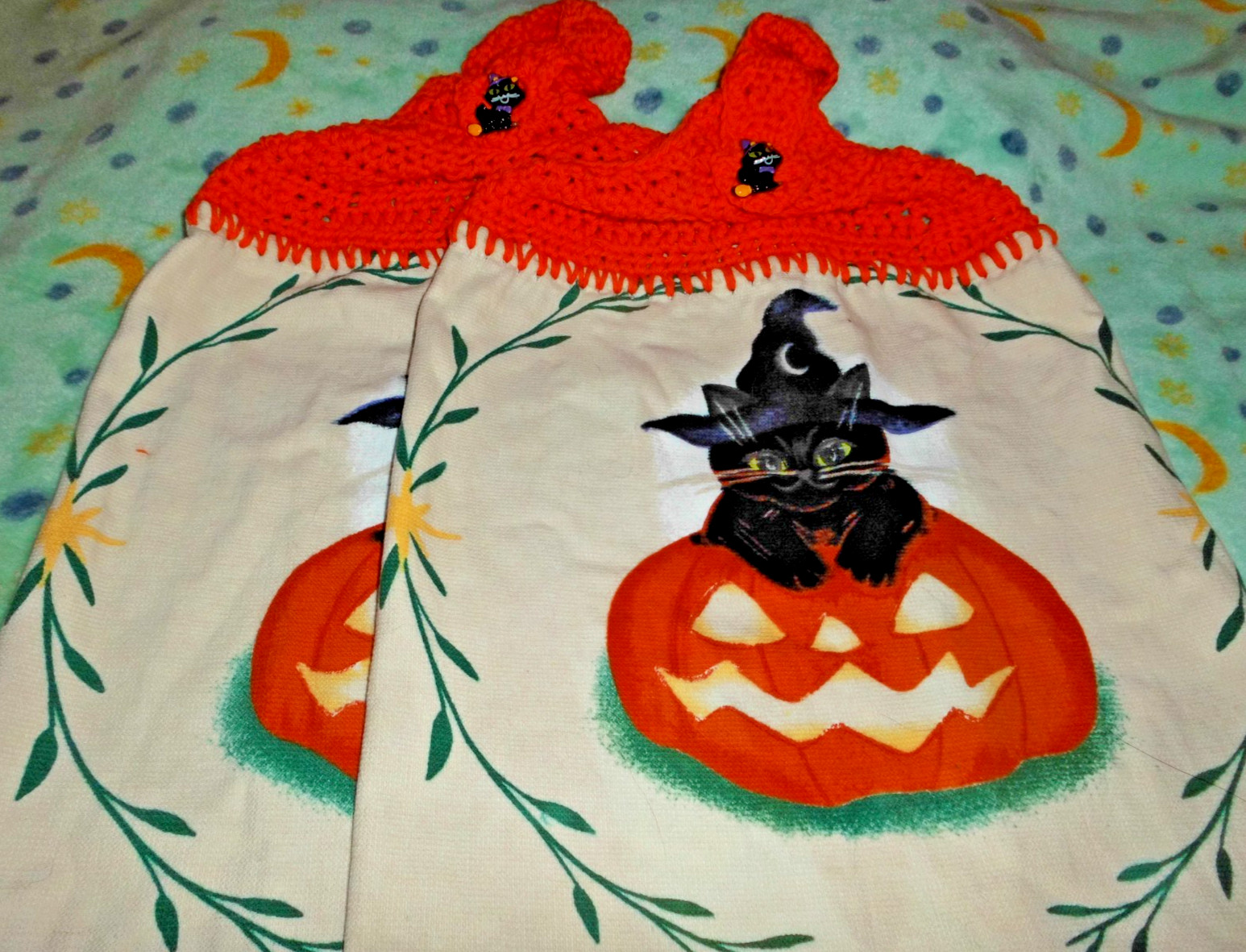 2 CROCHET TOP HALLOWEEN "CAT in a JACKOLANTERN" DESIGN HANGING KITCHEN TOWELS 2 CROCHET TOP HALLOWEEN "CAT in a JACKOLANTERN" DESIGN HANGING KITCHEN TOWELS