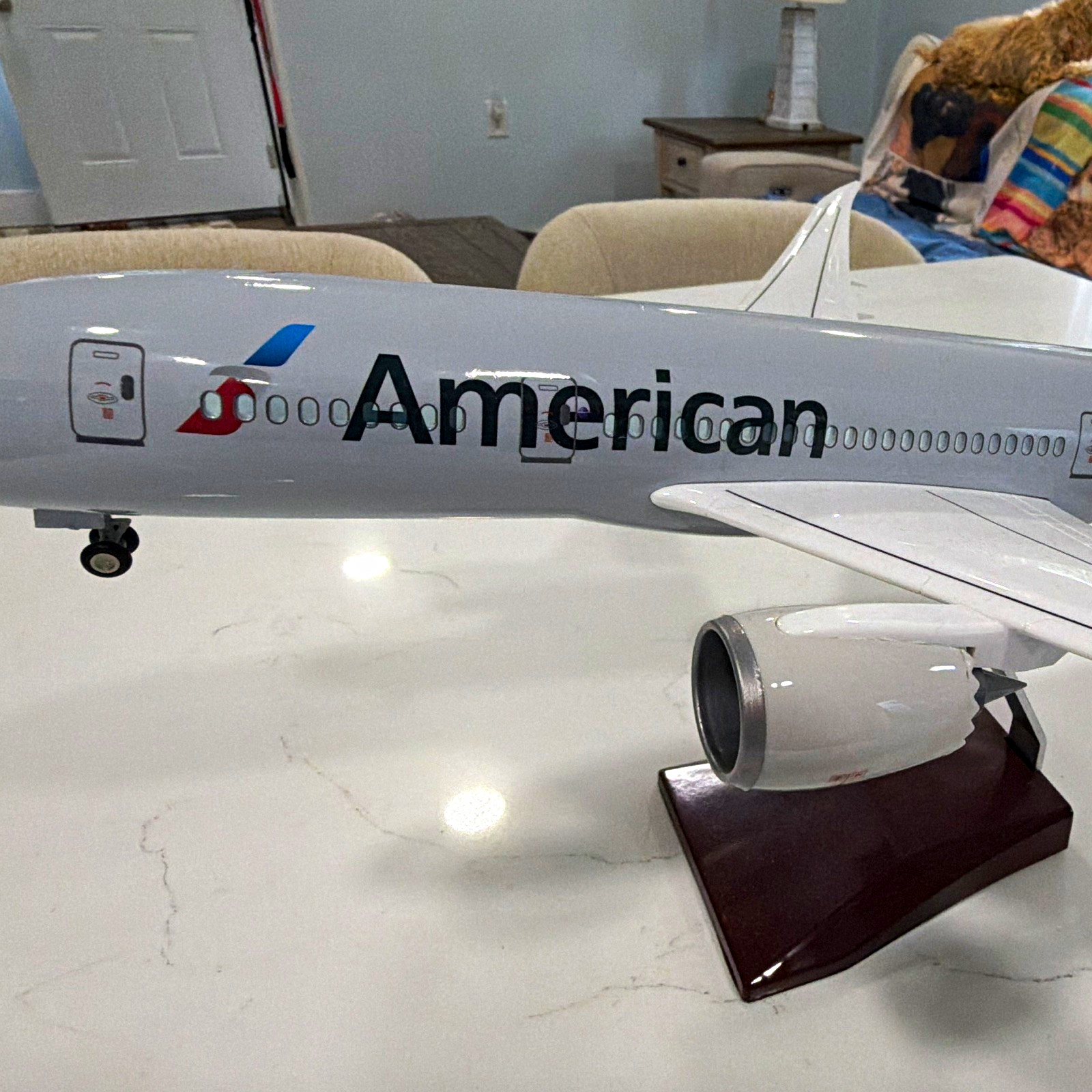 American Airlines 787 Dreamliner 1:130 scale with light up cabin American Airlines 787 Dreamliner 1:130 scale with light up cabin