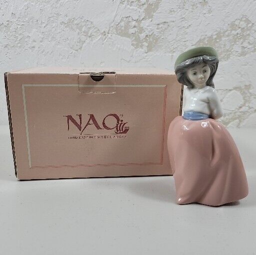 Nao Lladro Little Girl on Placid Walk Figurine 01291 Original Box 1997 Vintage