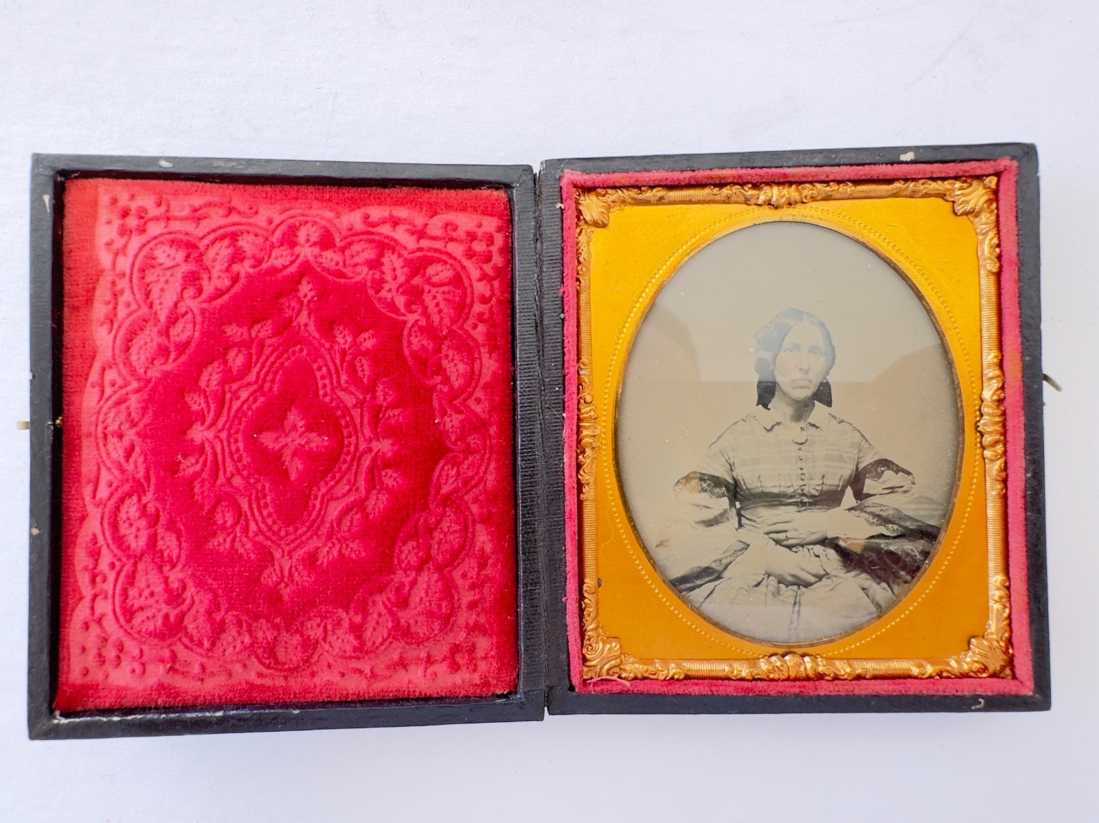 Antique 1850s Quarter Plate Daguerreotype Seated Woman Full Case Victorian Photo Antique 1850s Quarter Plate Daguerreotype Seated Woman Full Case Victorian Photo