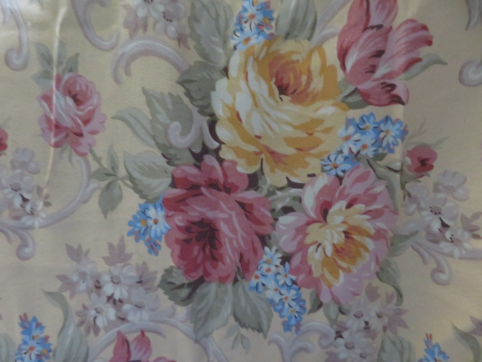 Vintage nubby Barkcloth 40's style Cotton Fabric ROSES & SCROLLS on Yellow-ish Vintage nubby Barkcloth 40's style Cotton Fabric ROSES & SCROLLS on Yellow-ish