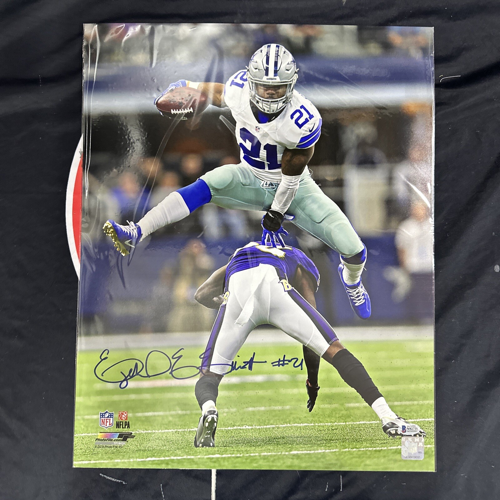 Ezekiel Elliott Dallas Cowboys Signed 16x20 Photo Autographed BAS Certified COA Ezekiel Elliott Dallas Cowboys Signed 16x20 Photo Autographed BAS Certified COA