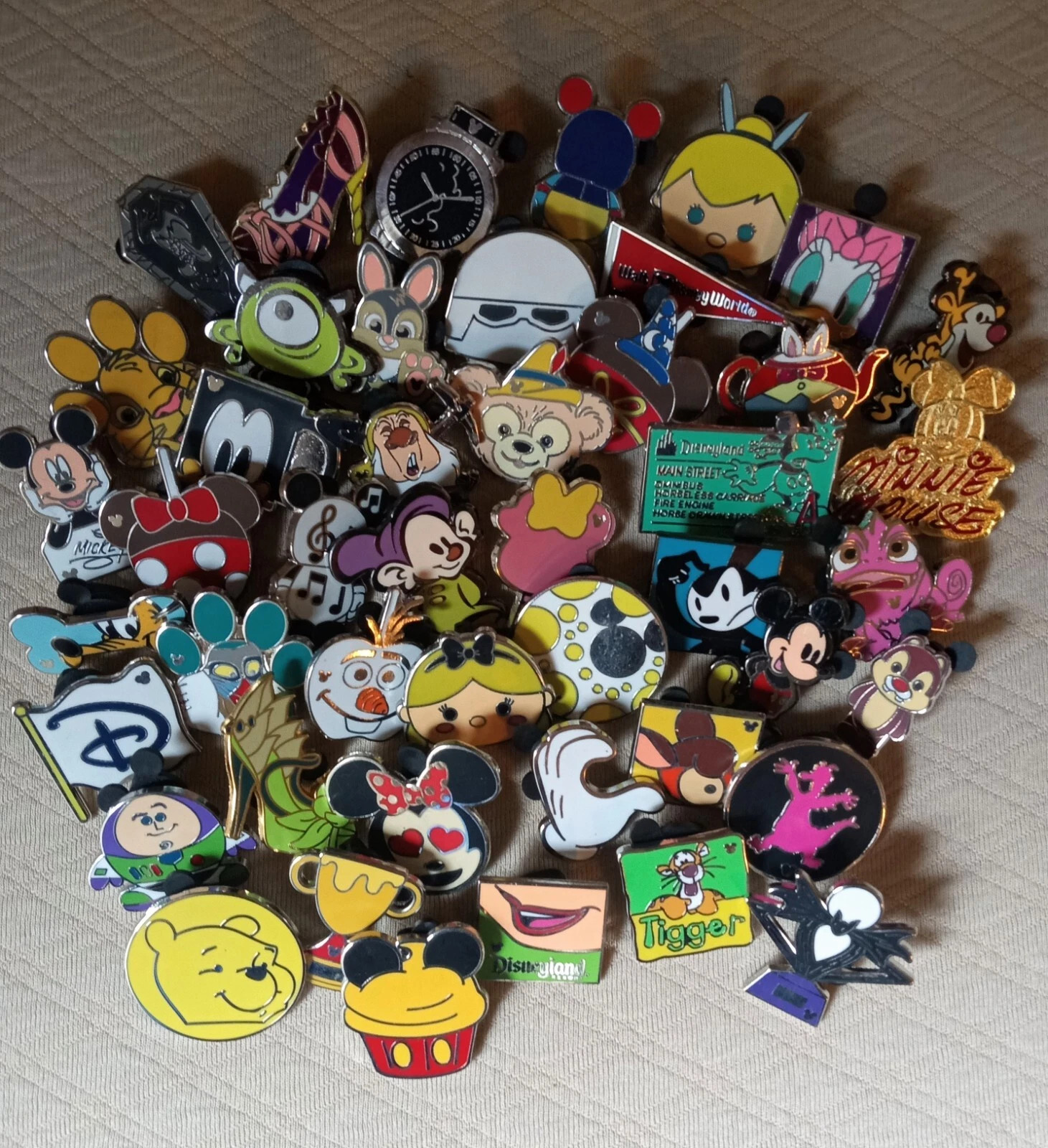 DISNEY PIN TRADING LOT 30, NO DUPLICATES, All Unique/Different TRADABLE DISNEY PIN TRADING LOT 30, NO DUPLICATES, All Unique/Different TRADABLE