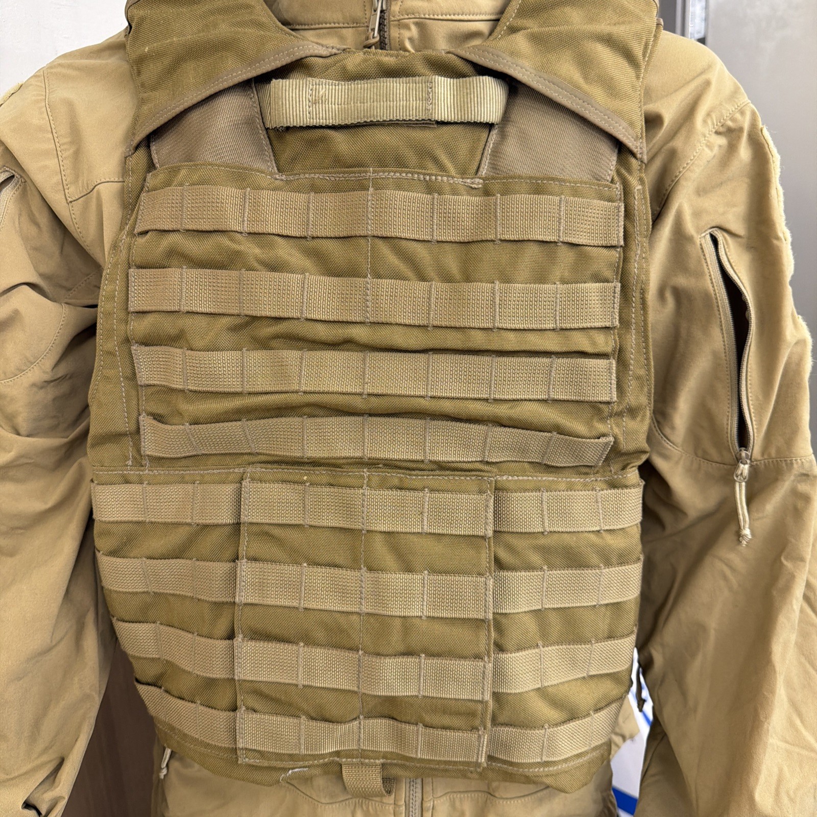 Eagle Industries CIRAS Maritime Armor Carrier Large Coyote Brown MOLLE 2009 Eagle Industries CIRAS Maritime Armor Carrier Large Coyote Brown MOLLE 2009