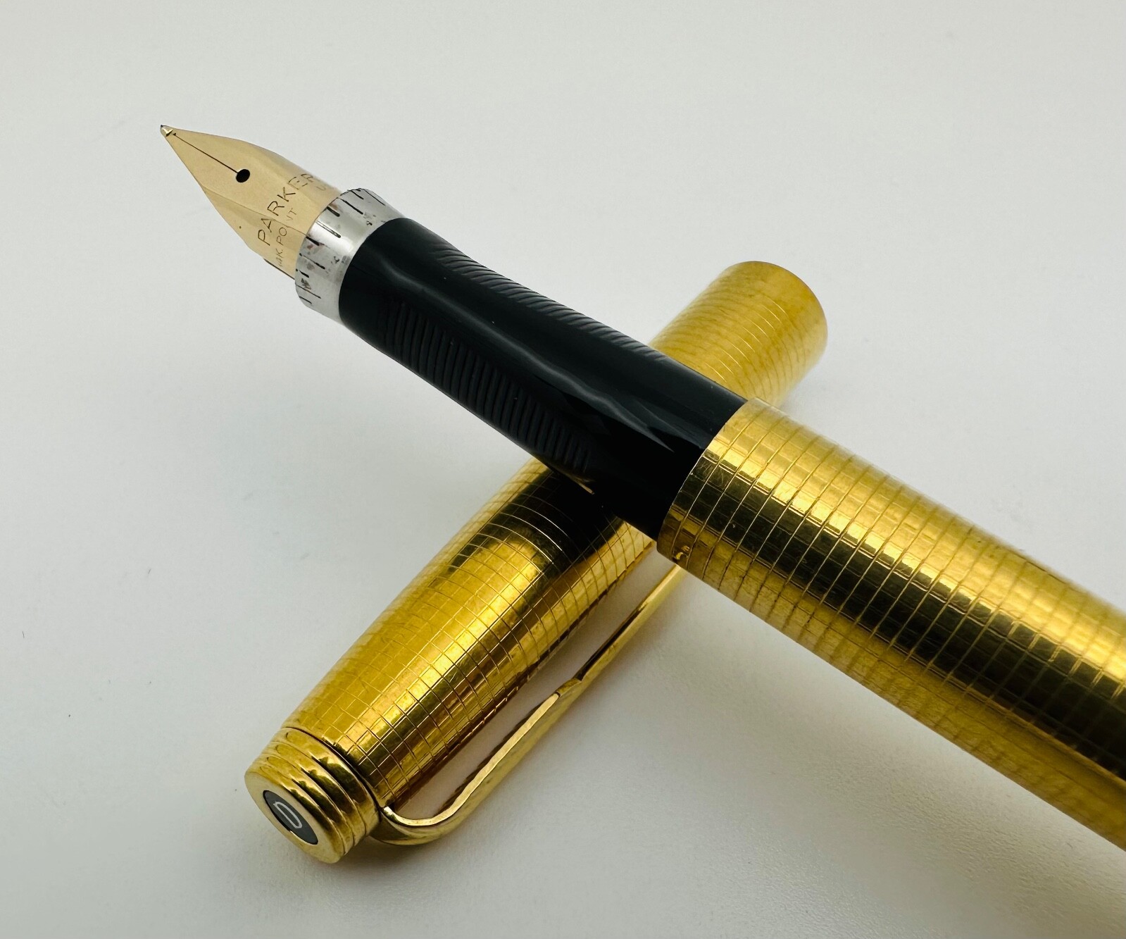 Parker 75 Insignia Cisele 14K Gold Filled Fountain Pen 14K Gold Nib - USA Parker 75 Insignia Cisele 14K Gold Filled Fountain Pen 14K Gold Nib - USA