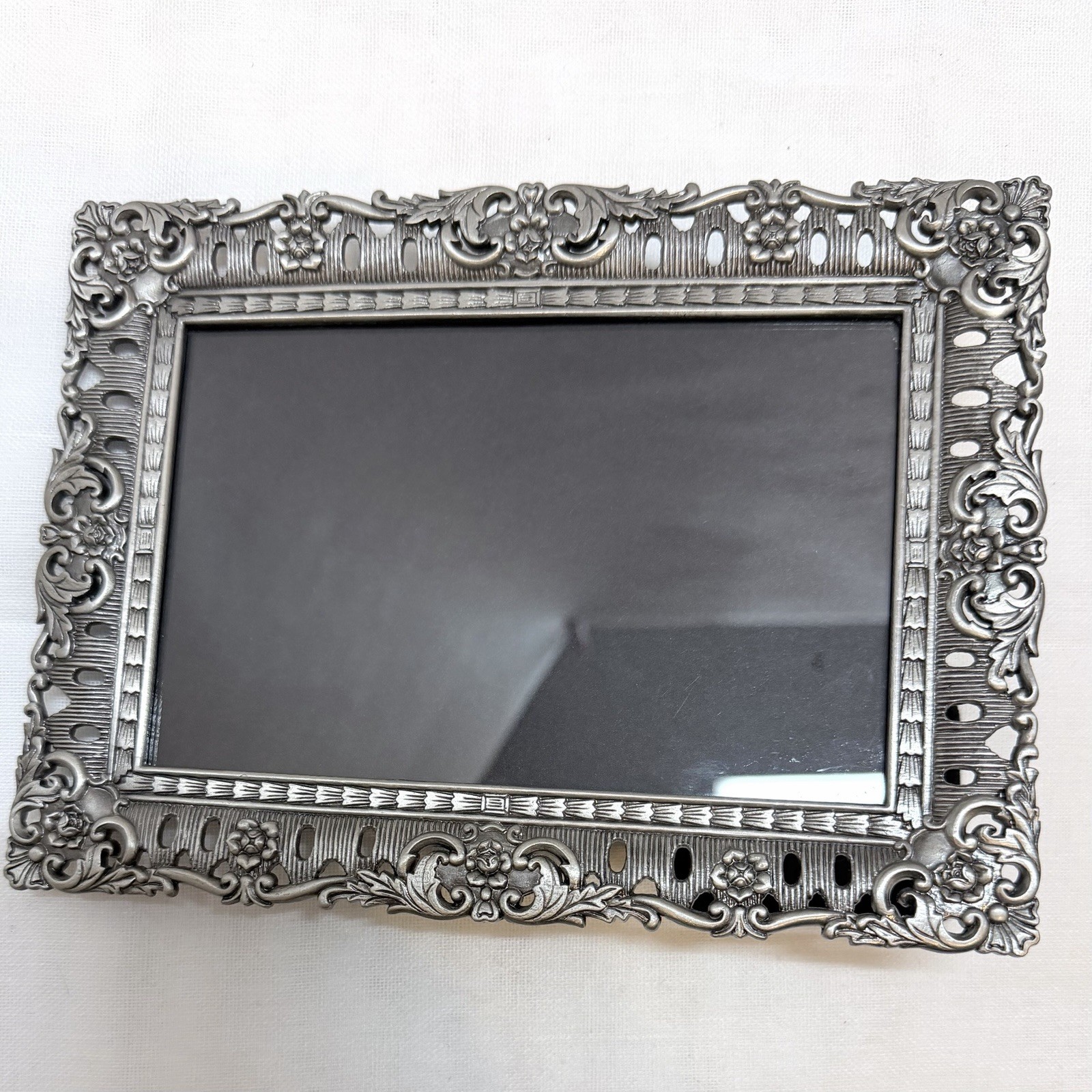 Vintage Ornate Rococo Revival Pewter 4×6 Frame - Excellent condition Vintage Ornate Rococo Revival Pewter 4×6 Frame - Excellent condition