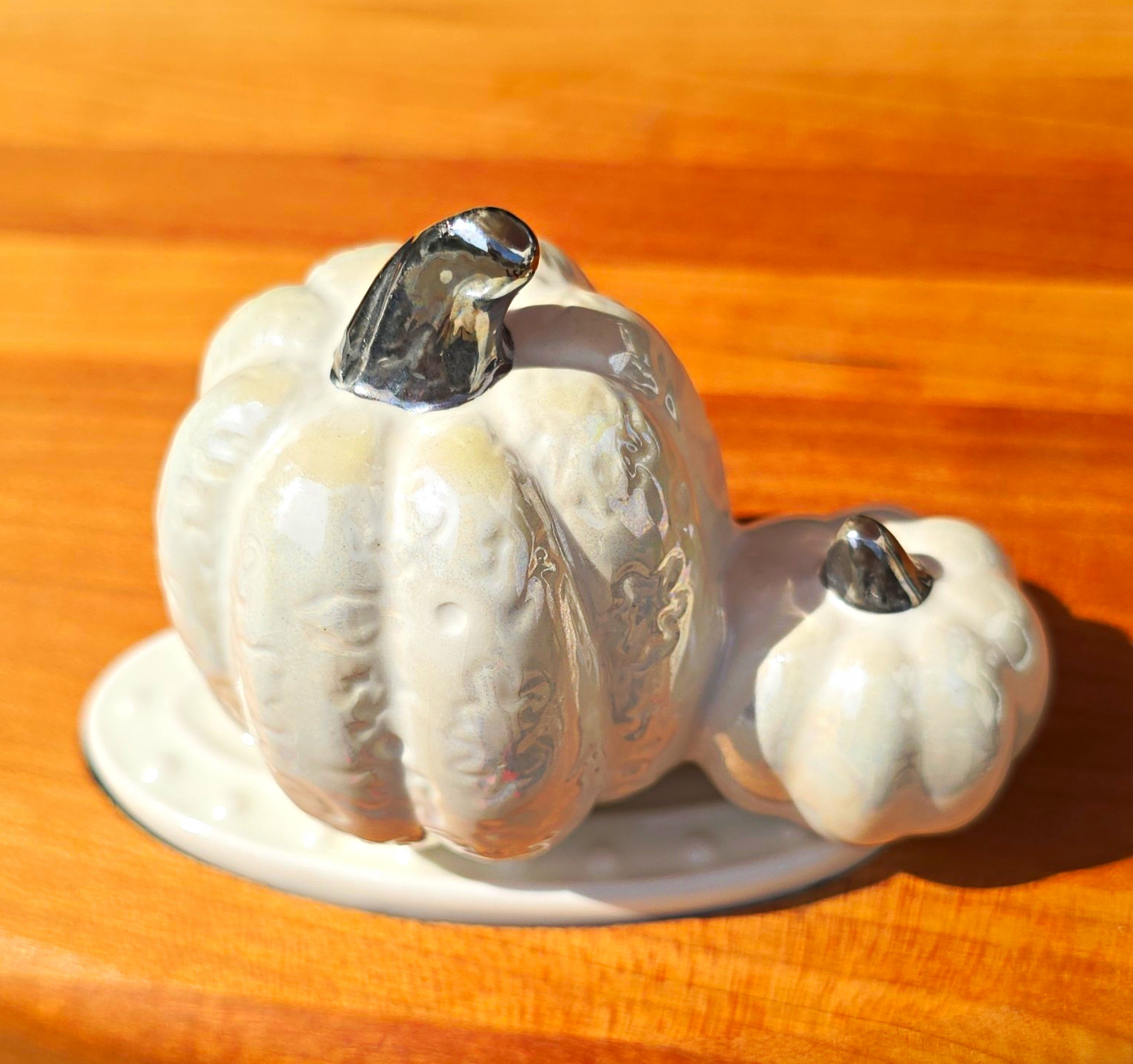 Nora Fleming Pearl Pumpkins P4 Very Collectible. Excellent Condition No Crazing Nora Fleming Pearl Pumpkins P4 Very Collectible. Excellent Condition No Crazing