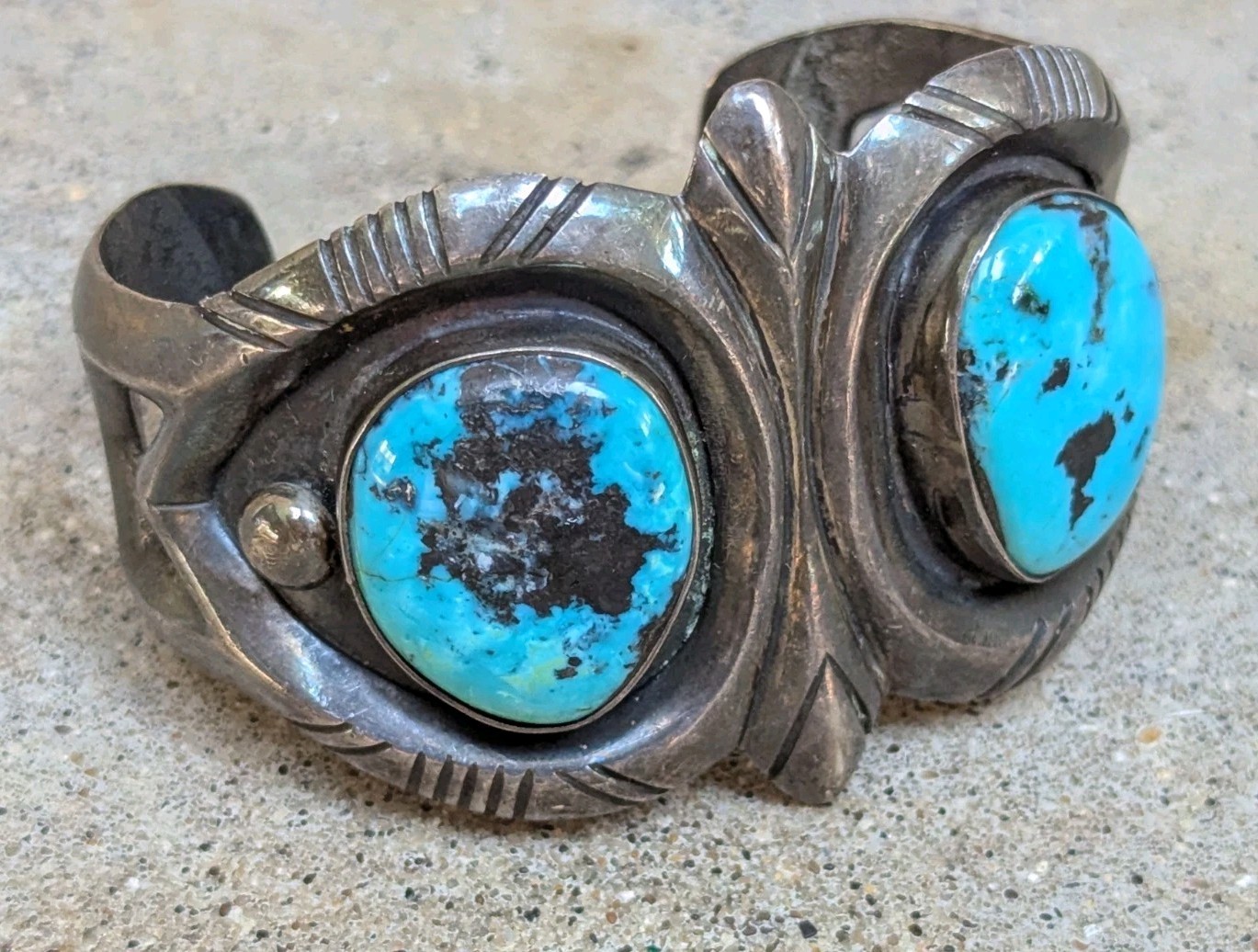 RARE Vtg TOM BAHE Navajo Sterling Cuff / Bracelet w/ Kingman Turquoise 72.8g EUC