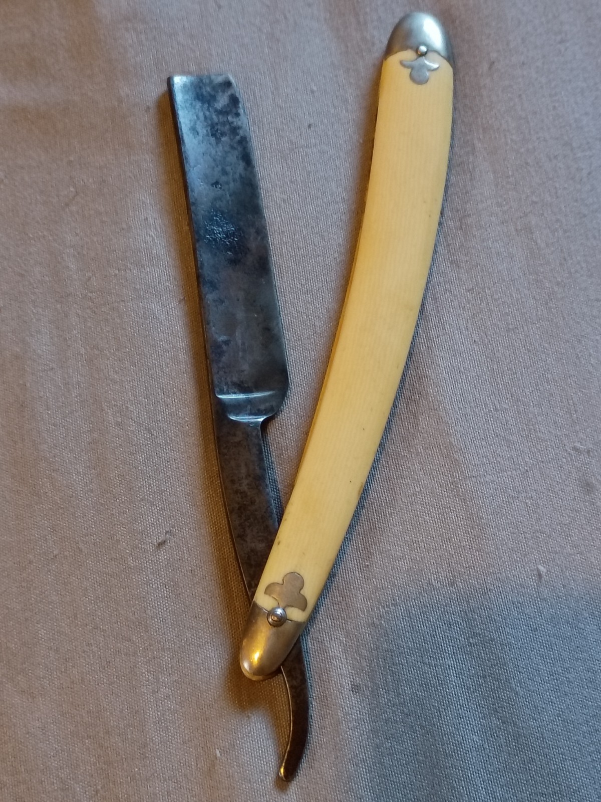 Antique George Wostenholm And Son Pipe Straight Razor. Antique George Wostenholm And Son Pipe Straight Razor.