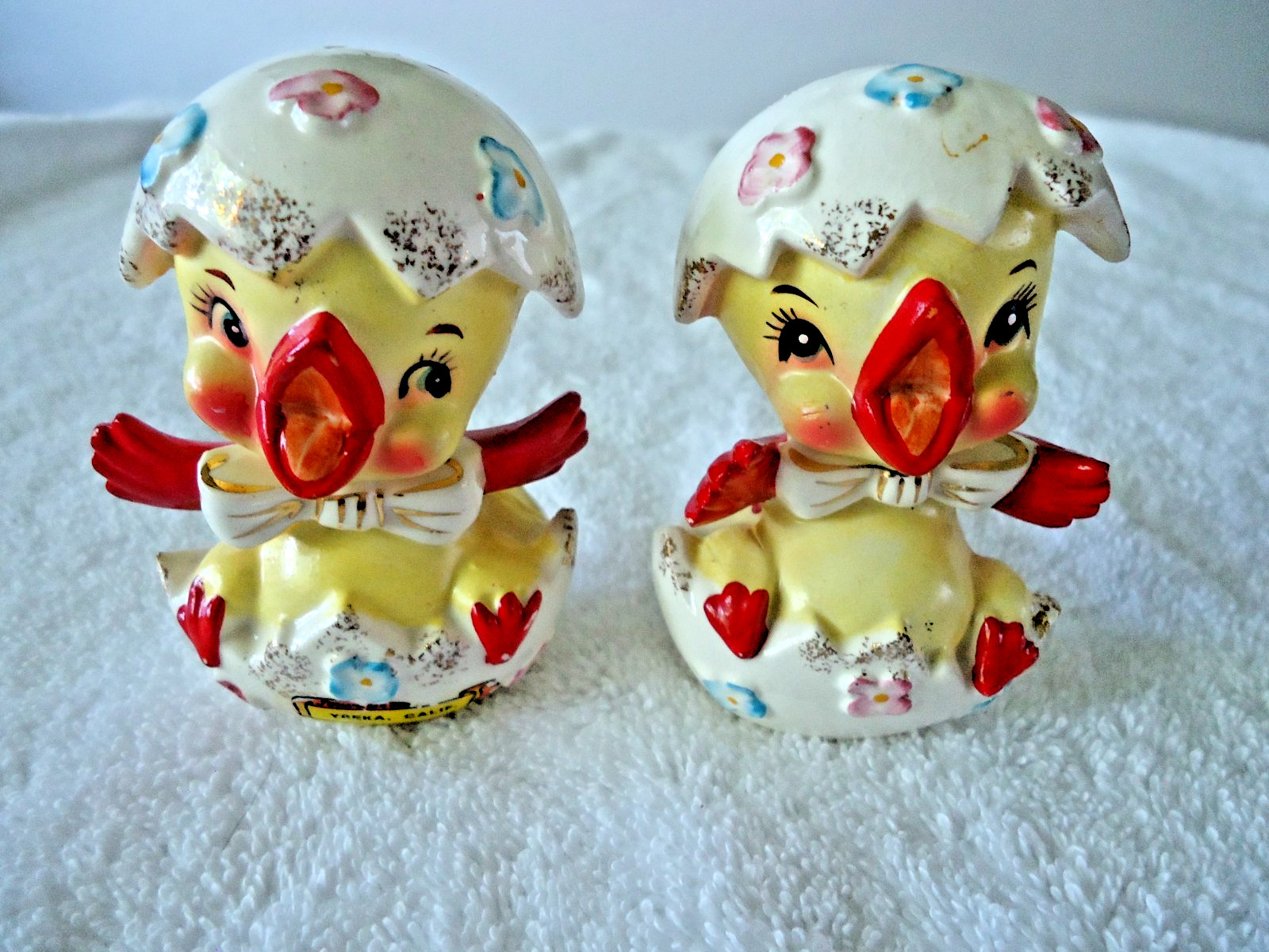 VNTG NORCREST SOUVINOR HATCHING CHICKENS CHICKS SALT & PEPPER SHAKERS RARE H476 VNTG NORCREST SOUVINOR HATCHING CHICKENS CHICKS SALT & PEPPER SHAKERS RARE H476