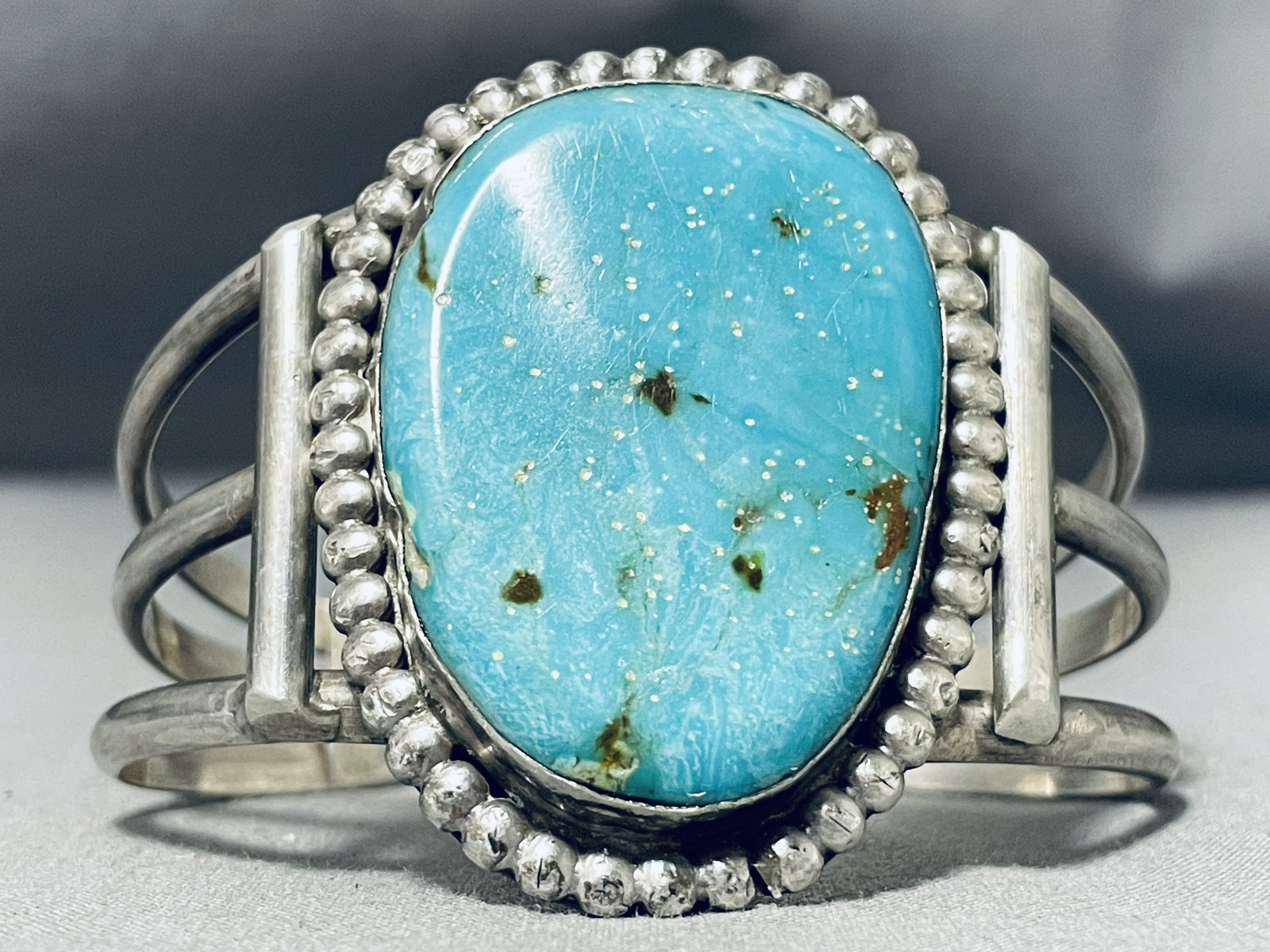 COLOSSAL VINTAGE NAVAJO BLUE GEM TURQUOISE STERLING SILVER BRACELET COLOSSAL VINTAGE NAVAJO BLUE GEM TURQUOISE STERLING SILVER BRACELET