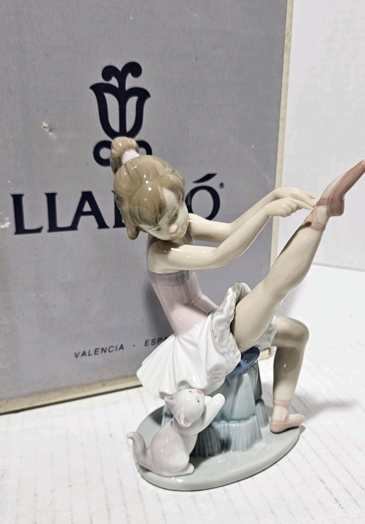 Lladro #6014 "Tuesday's Child" Figurine W/ Box
