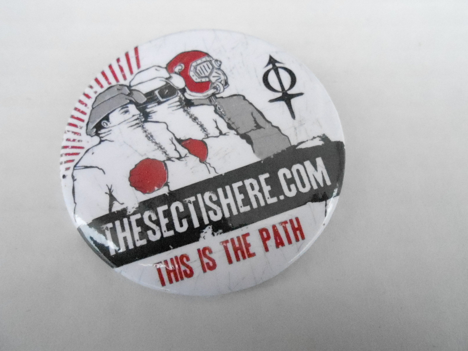 VINTAGE PINBACK BUTTON #105-039 - THE SEC IS HERE VINTAGE PINBACK BUTTON #105-039 - THE SEC IS HERE