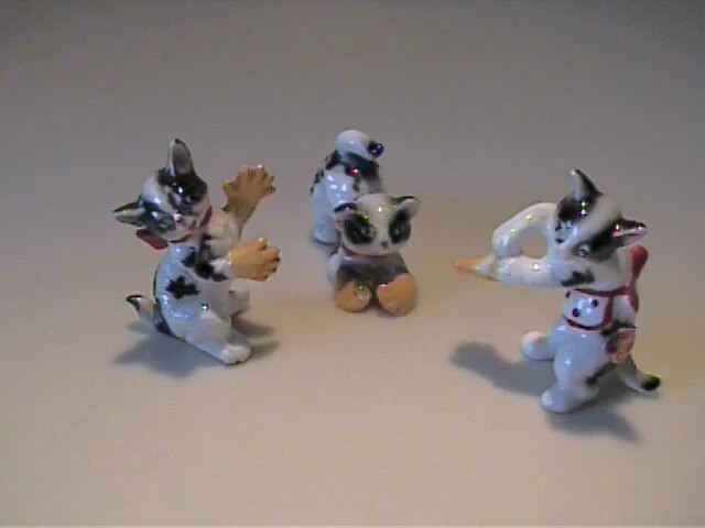 VINTAGE 1960'S MINIATURE BONE CHINA BLACK & WHITE KITTENS WITH YELLOW MITTENS VINTAGE 1960'S MINIATURE BONE CHINA BLACK & WHITE KITTENS WITH YELLOW MITTENS