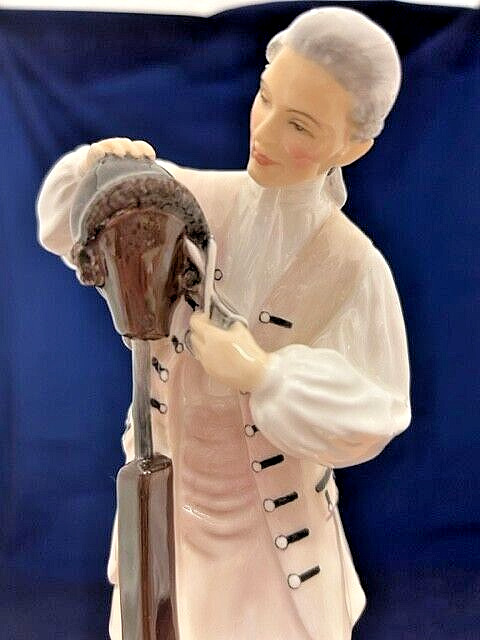Vintage Royal Doulton Figurine HN2239 The Wigmaker of Williamsburg  1959