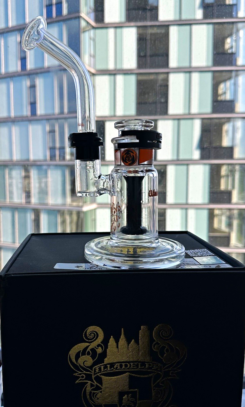 🔥RARE 🔥Illadelph Glass Water Pipe Bubbler Clear Black Orange 🔥RARE 🔥Illadelph Glass Water Pipe Bubbler Clear Black Orange