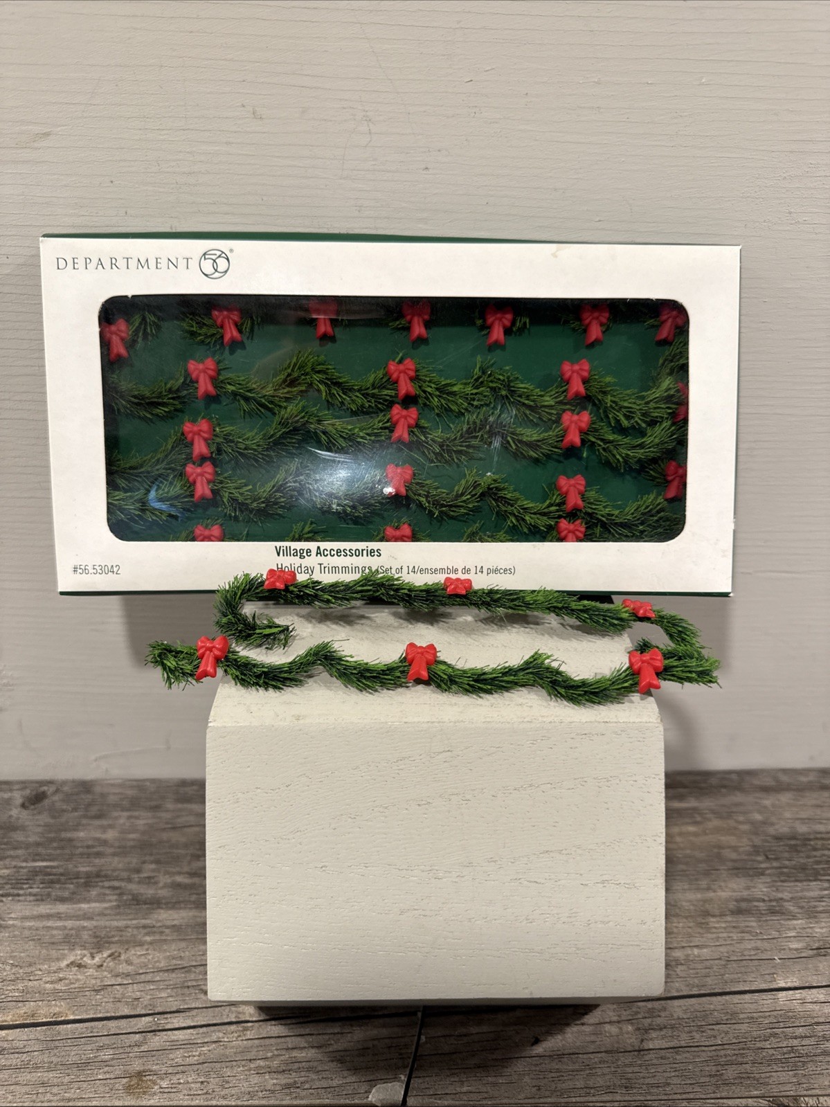 VTG Department 56 16 Piece Village Accessories Village Holiday Boughs #56.53042 VTG Department 56 16 Piece Village Accessories Village Holiday Boughs #56.53042