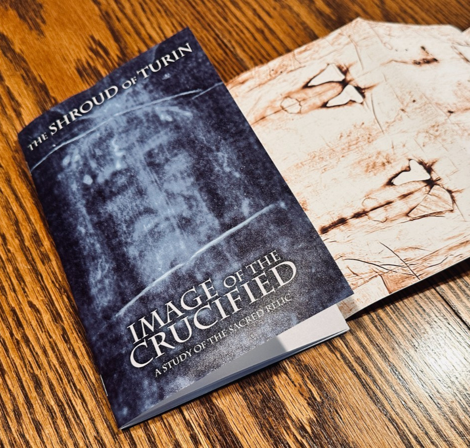 Shroud of Turin Image of the Crucified Booklet Book with 36" Shroud Foldout NEW Shroud of Turin Image of the Crucified Booklet Book with 36" Shroud Foldout NEW