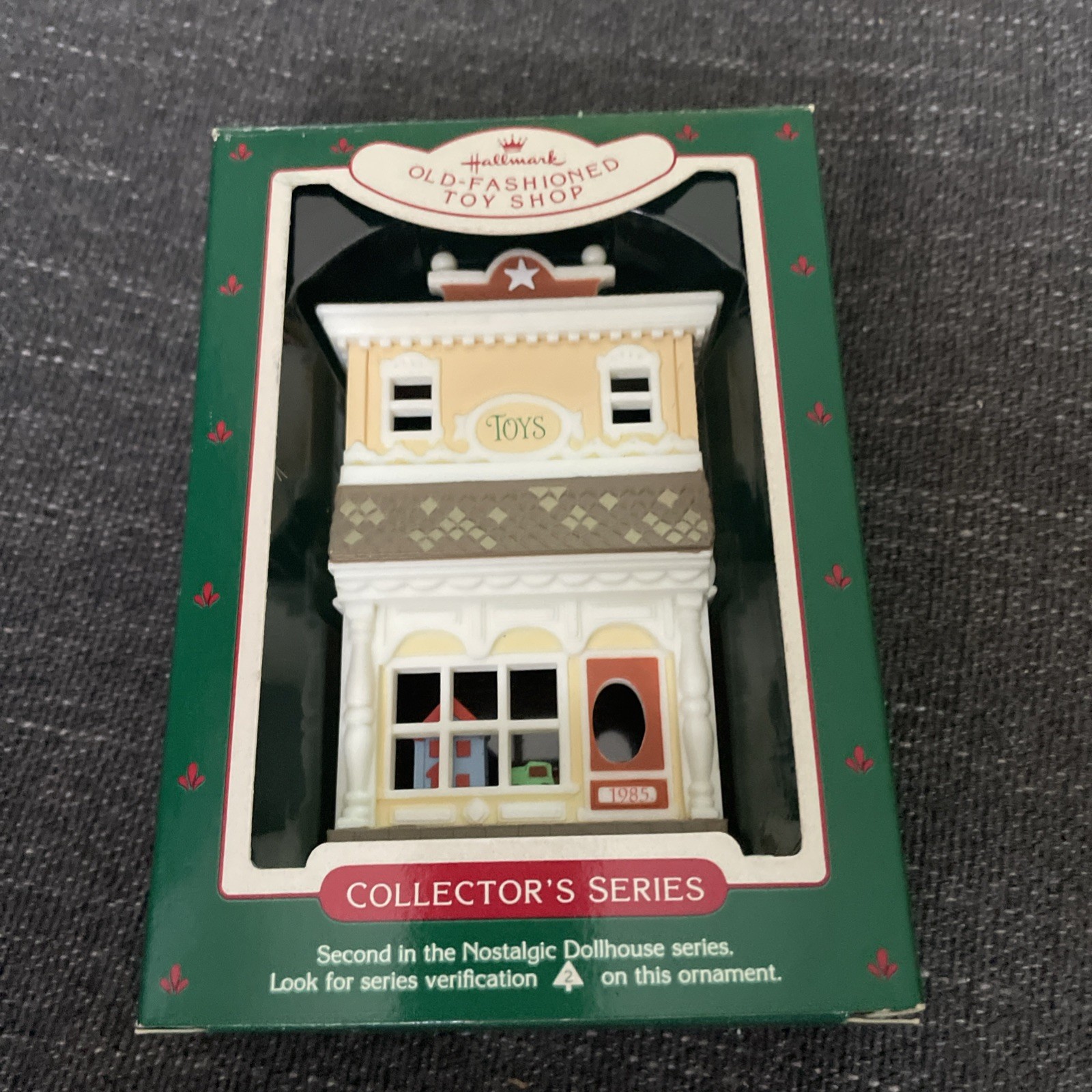 GENUINE Hallmark Keepsake Old Fashioned Toy Shop Dollhouse 1985 #2 In Series GENUINE Hallmark Keepsake Old Fashioned Toy Shop Dollhouse 1985 #2 In Series