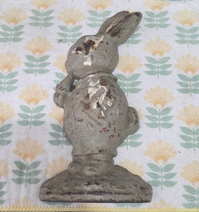 Antique Hubley Peter Rabbit Cast Iron Door Stop - Eating Carrot Primitive Styled Antique Hubley Peter Rabbit Cast Iron Door Stop - Eating Carrot Primitive Styled