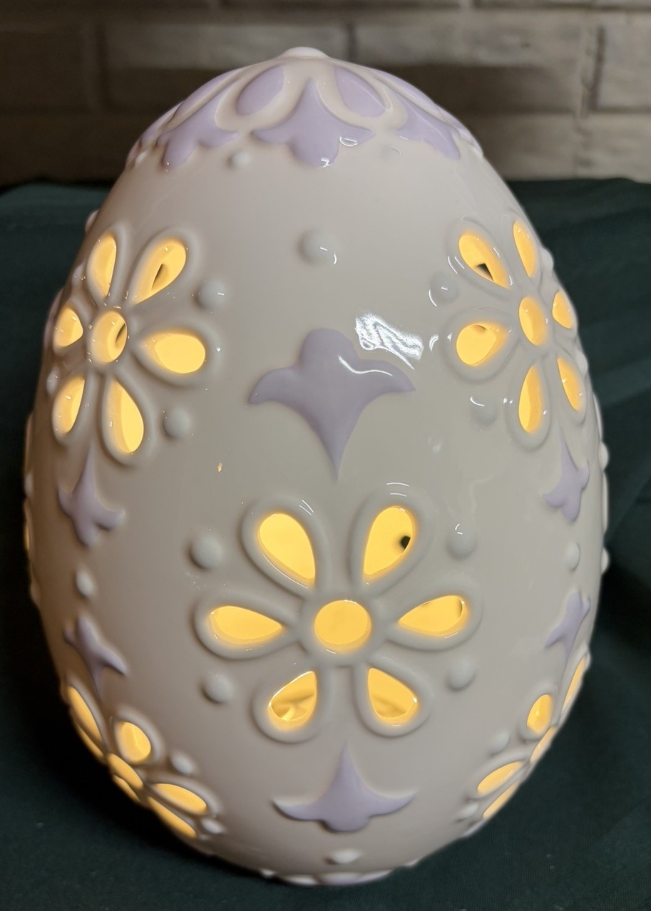 Lenox Eyelet Lit Easter Egg Ceramic Battery Operated 9.5” Tall Lenox Eyelet Lit Easter Egg Ceramic Battery Operated 9.5” Tall
