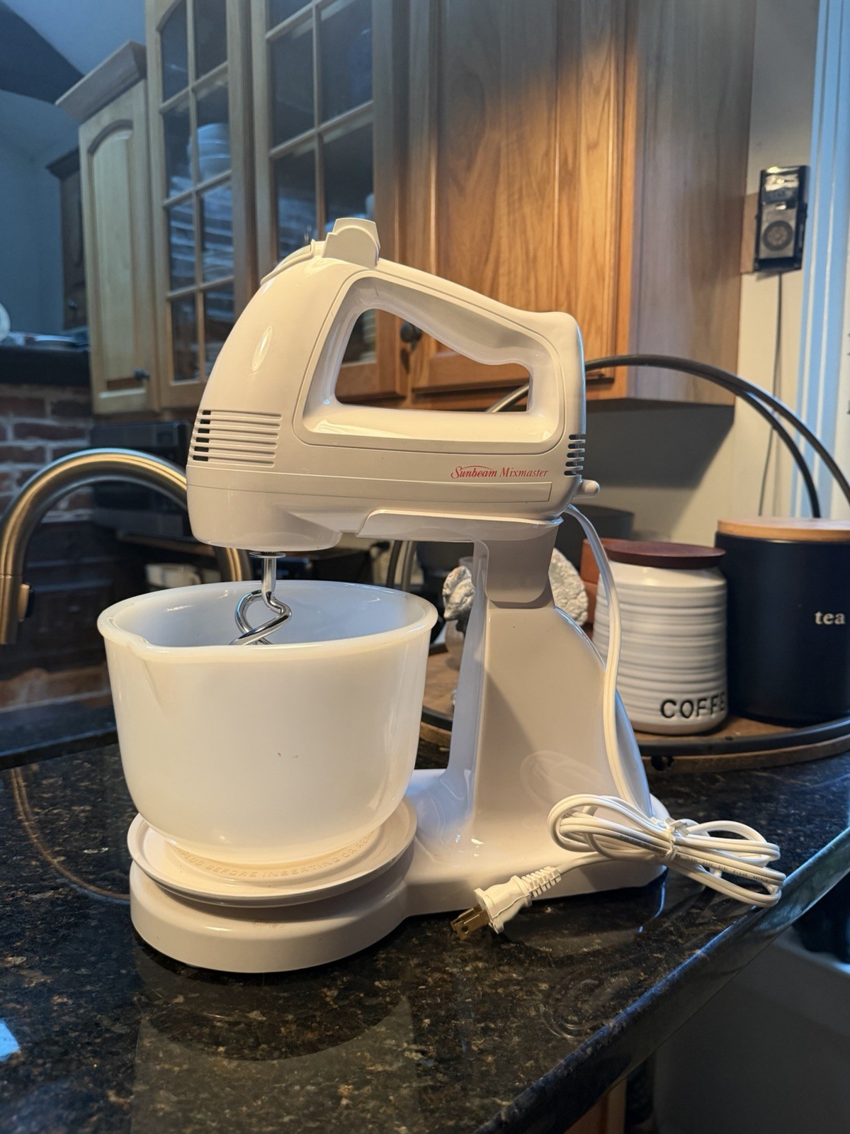 Sunbeam 6 Speed Burst Mixmaster Hand/Stand Mixer 2372 Vntg glassbake dough beate Sunbeam 6 Speed Burst Mixmaster Hand/Stand Mixer 2372 Vntg glassbake dough beate