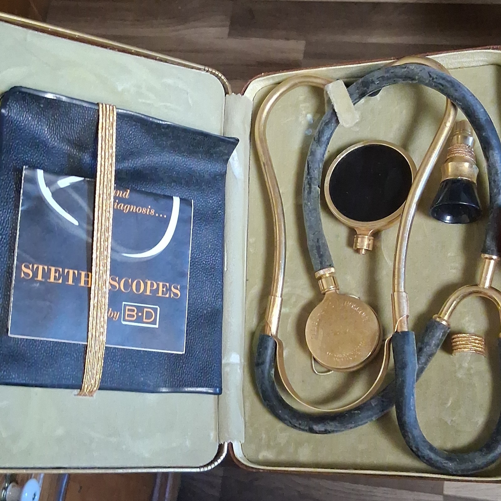 Becton Dickinson B-D Fleischer Stethoscope Gold+Case Medical Vintage and manual Becton Dickinson B-D Fleischer Stethoscope Gold+Case Medical Vintage and manual