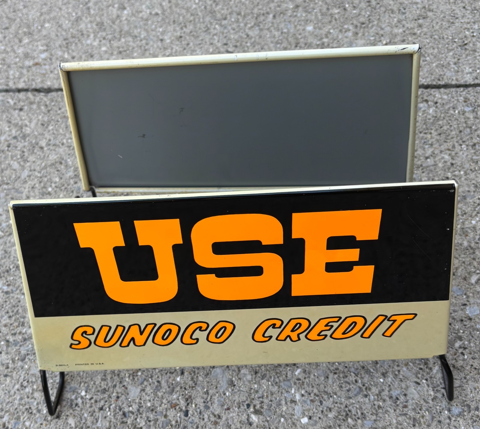 VINTAGE NOS SUNOCO CREDIT TIRE DISPLAY STAND HOLDER & SIGNS VINTAGE NOS SUNOCO CREDIT TIRE DISPLAY STAND HOLDER & SIGNS