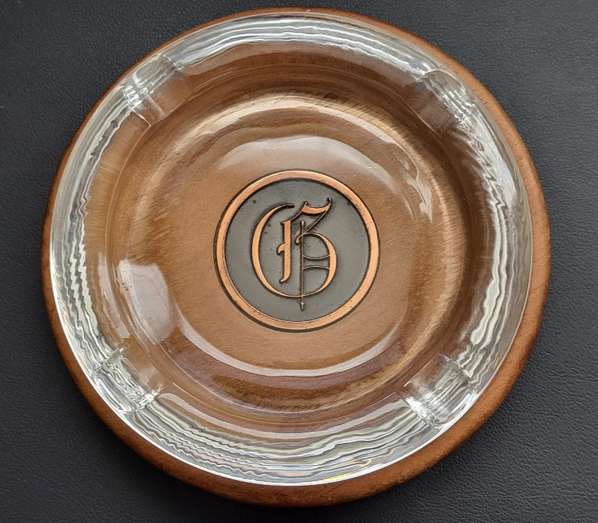 Vintage 1960s Hyde Park Solid Walnut HEAVY Ashtray MCM Vintage 1960s Hyde Park Solid Walnut HEAVY Ashtray MCM