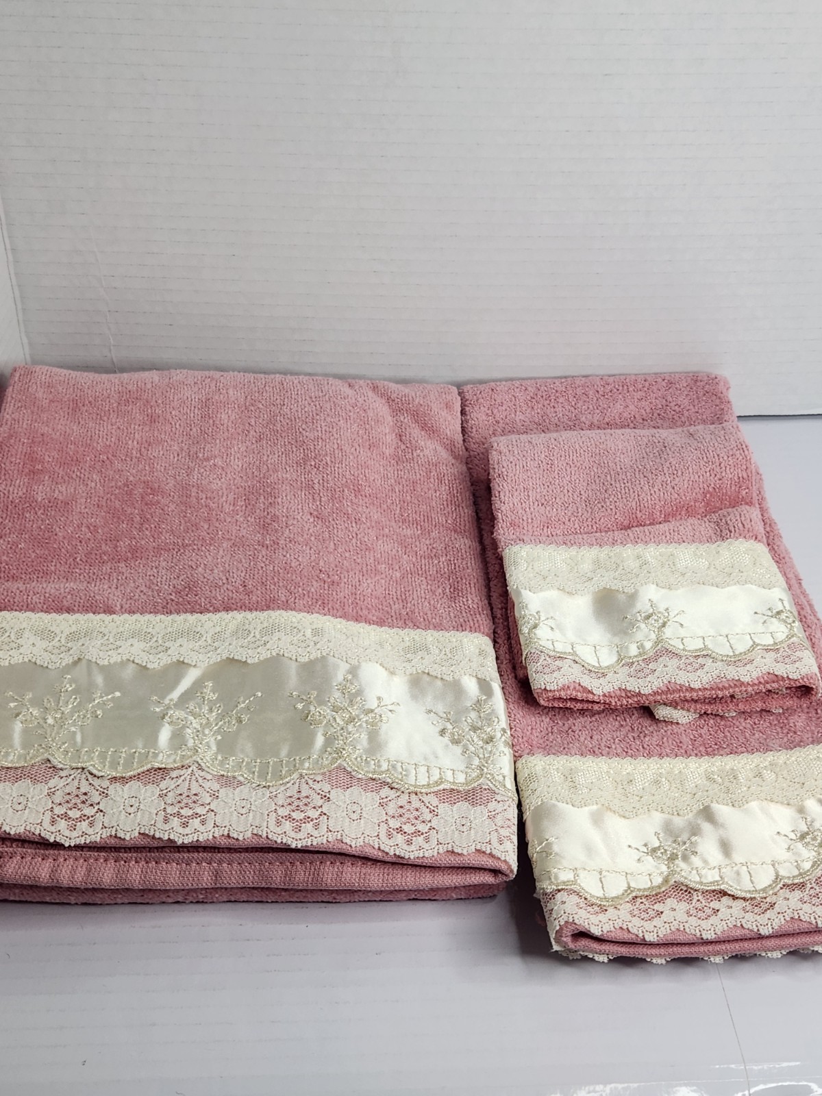 Vintage Cannon Pink Towel Set Bath Hand Wash Ivory Satin Lace Trim New Deadstock Vintage Cannon Pink Towel Set Bath Hand Wash Ivory Satin Lace Trim New Deadstock