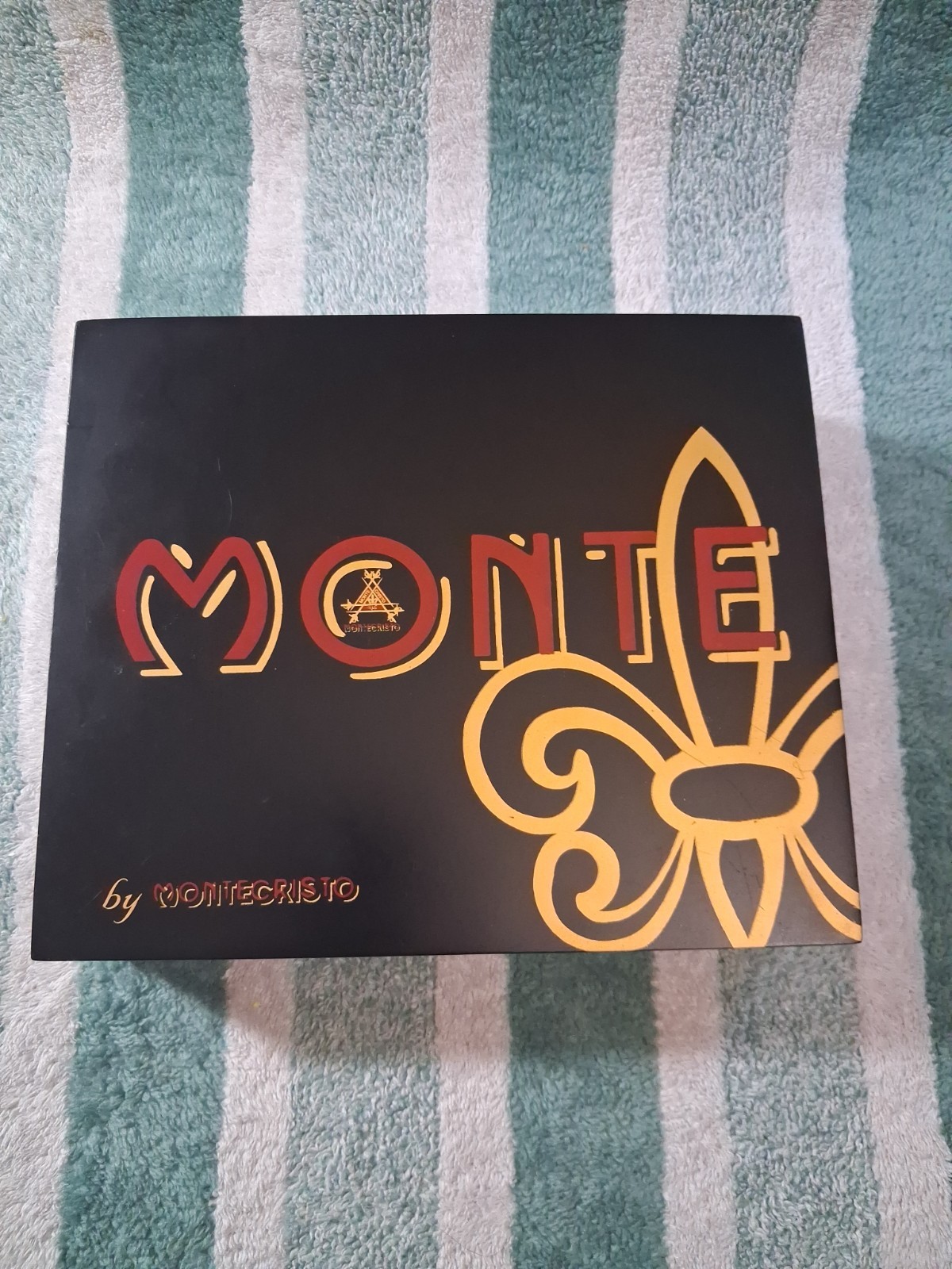 Montecristo Black Wood Cigar Box w Felt Bottom Flip Up Lid (empty) 8.5"x7"x2"