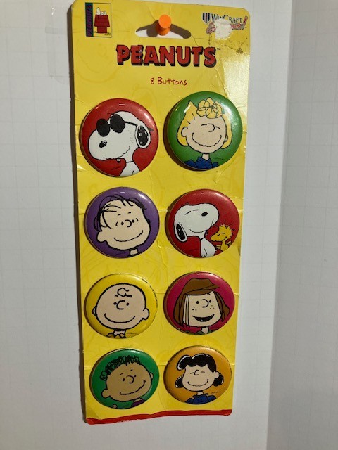 Vintage Peanuts Snoopy Charlie Brown 8 Pinback Buttons WinCraft 1998 Card Vintage Peanuts Snoopy Charlie Brown 8 Pinback Buttons WinCraft 1998 Card