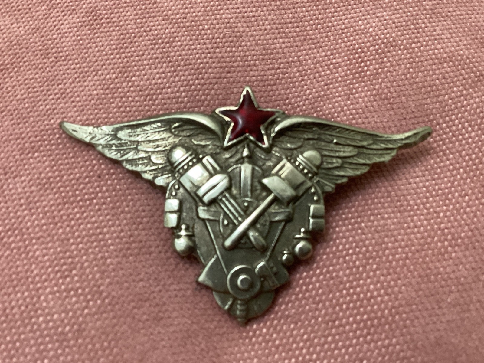 USSR Soviet Air Force Aviation Communications Badge RKKA Model 1936 WWII. USSR Soviet Air Force Aviation Communications Badge RKKA Model 1936 WWII.