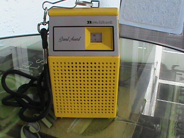 1968 Bradford (W.T. Grants) Grand Award Transistor Radio Yellow Working