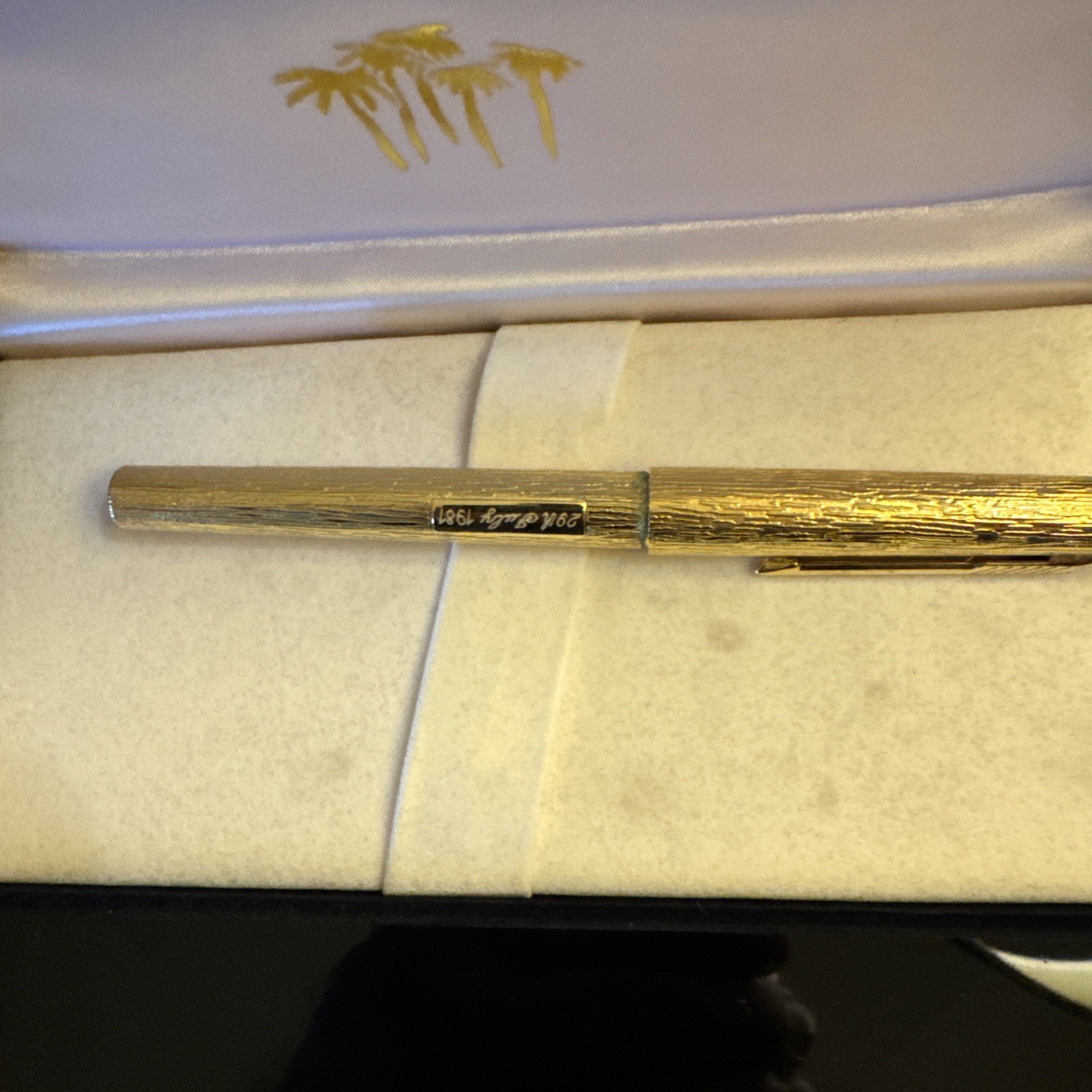 Rare Precious Parker 105 Fountain Pen W/14 K Gold Nib.