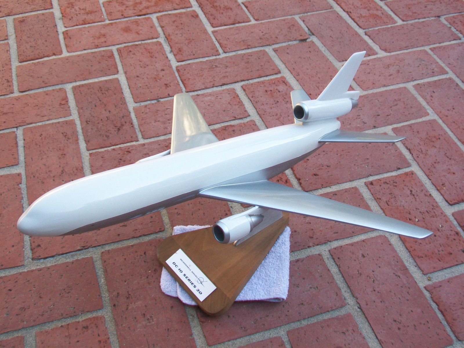 Wesco/Pacmin Style Vintage DC-10 Model 1/100