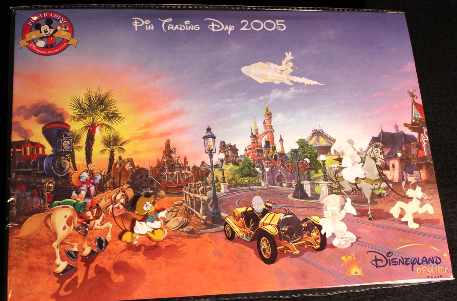 Disneyland Paris 2005 Official Pin Trading Day Background Launch Donald Duck Pin Disneyland Paris 2005 Official Pin Trading Day Background Launch Donald Duck Pin